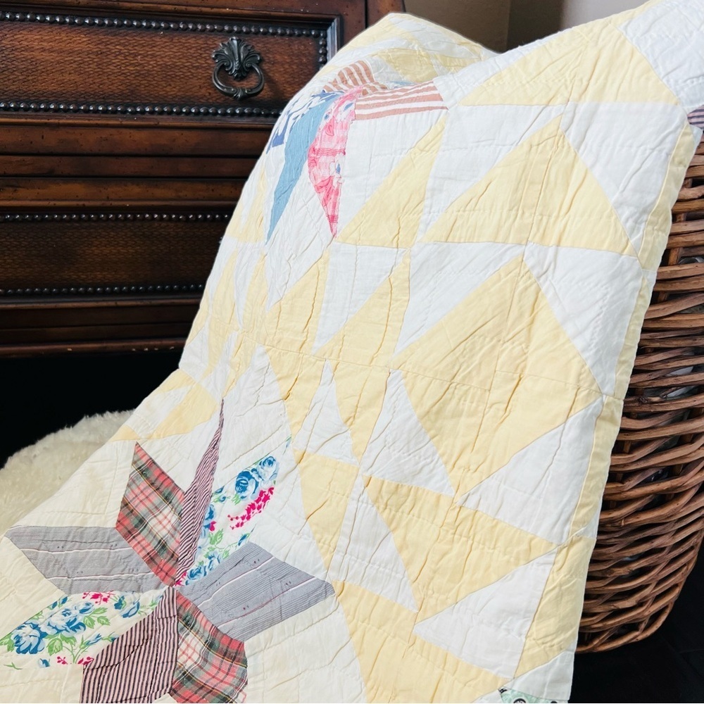 90”x50” Vintage from 1940’s Eight Point Star Hand Stitched Cotton Quilt. - Picture 8 of 12
